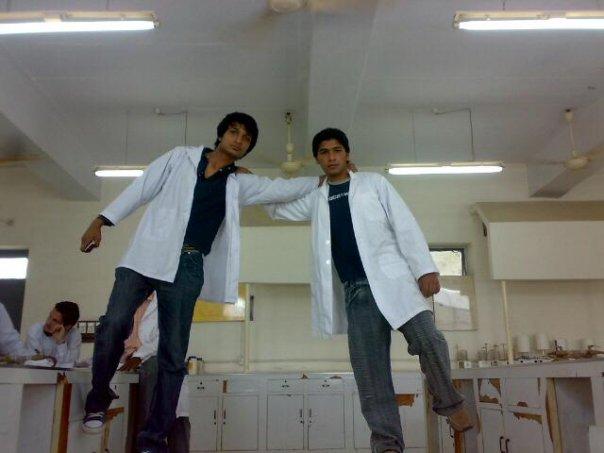 me n arslan in physio lab lolx.. v r drs lolz