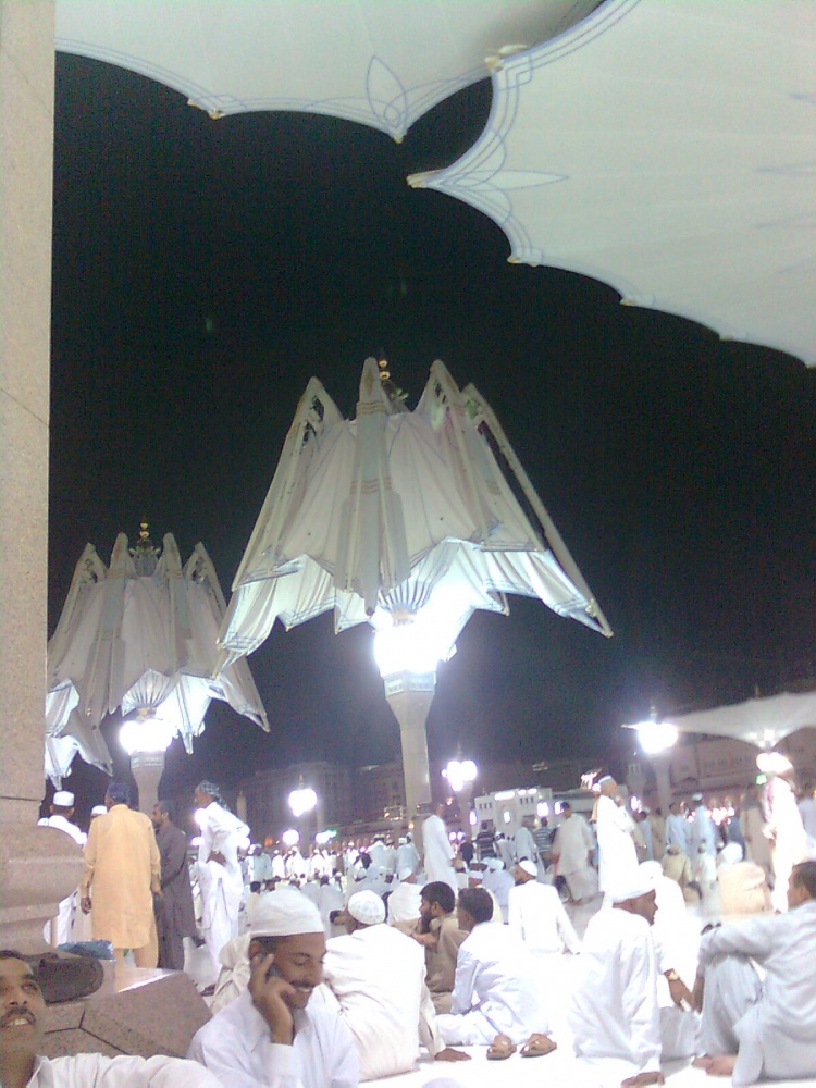 MASJID-E-NABVI ME CHATRI BAND HONE KA KHOOBSORAT MANZAR