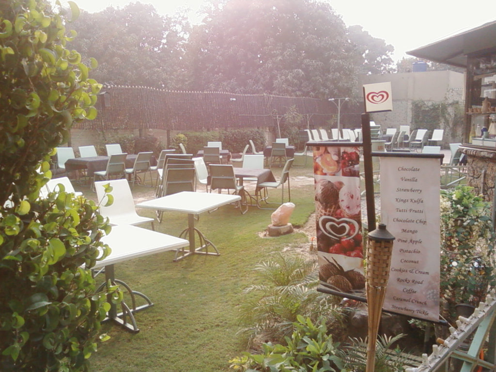 Deera inn Multan outside view