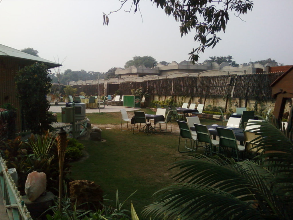 Deera Inn Multan Lawn