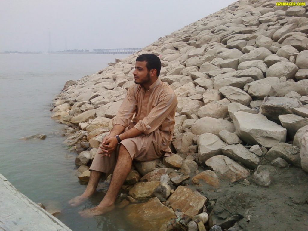 Shah Rukh looking fishermens