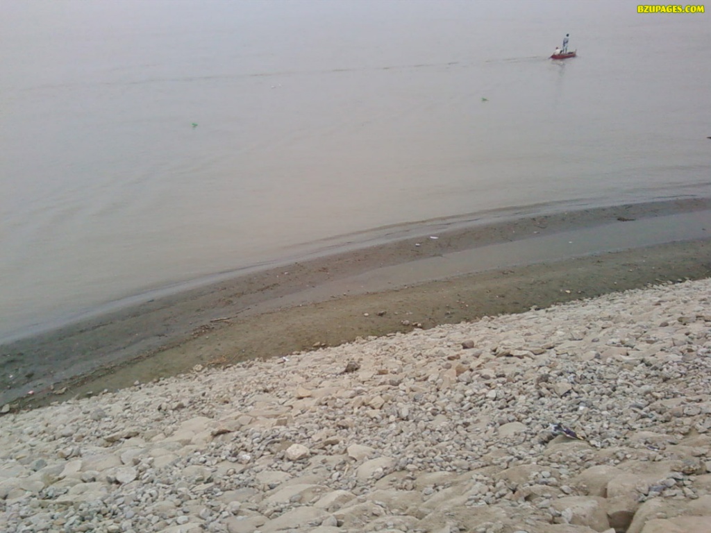 Boot in Taunsa barrage Sindh River