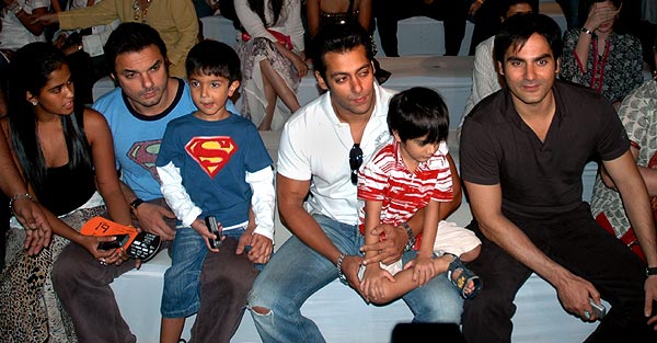 Salman with his brothers,nephews and sister Arpitha