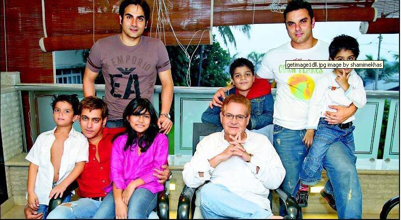 Salman with his father,brothers and nephews