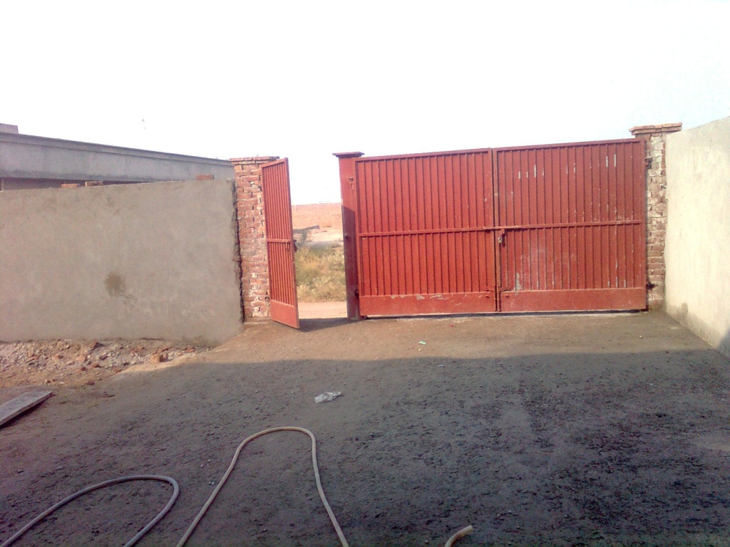 Gate, pic... November 2010