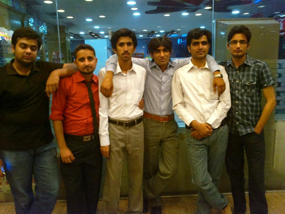 BSIT 08 12 Friends Photo 2