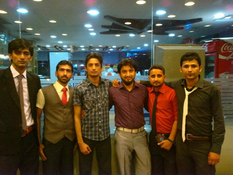 BSIT 08 12 Friends Photo