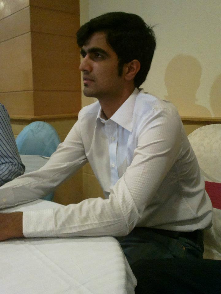 Shuja Ahmad Mian Side Pose