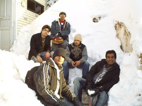 me along vd ma budiez

me ( front in black cap)
ali ( right to me)
shazi ( in the center)
athar ( behind me)
musti ( b/w shazi n athar)