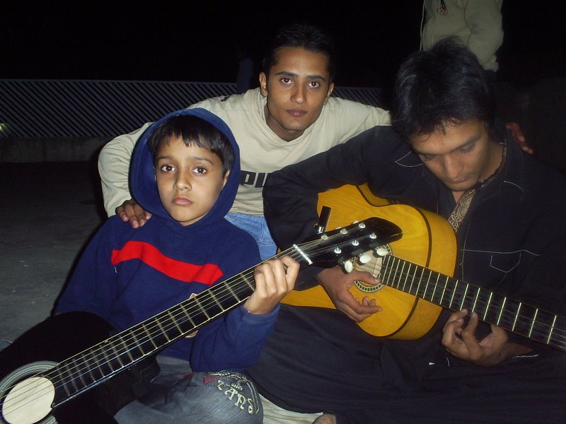 me nd shozi playing guitar
amazing na