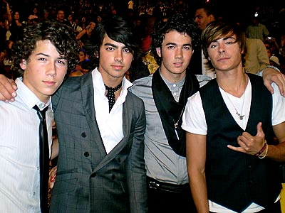 jonas brothers and zack efron!!!
