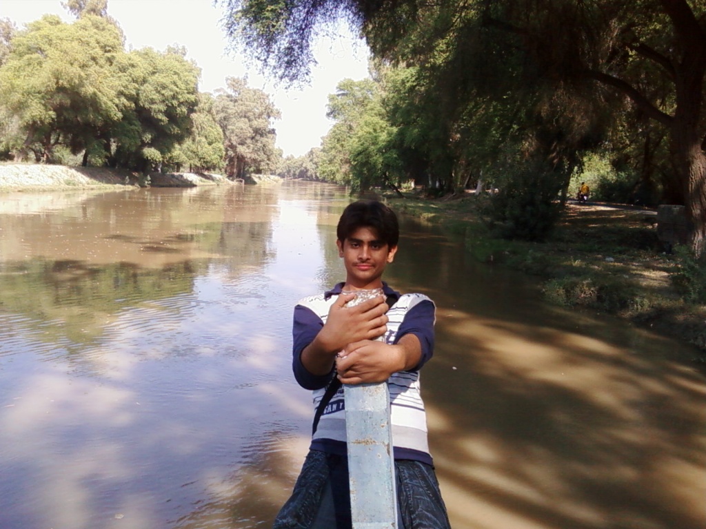 Kiya samjhay kisi Boat par nahi hon...
"" Boat paani main thoori chalti hay ? "" (Ahmad Mushtaq)