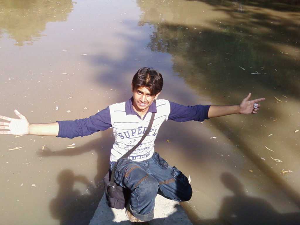 Sari Rooshani Humari