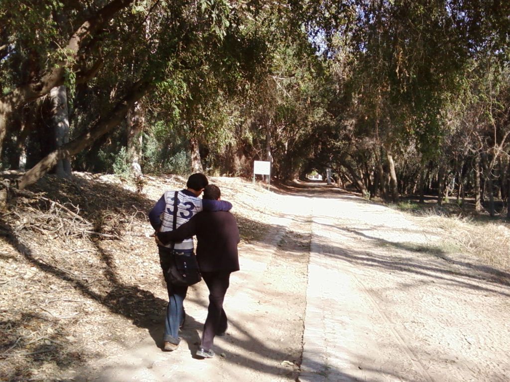 Ahmad and shmsa back pose